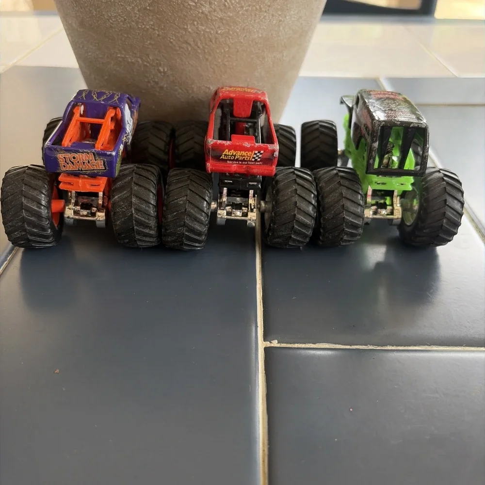 Hot Wheels Monster Jam Lot of 6 Diecast Mud Series Monster Trucks 1:64 (E3)